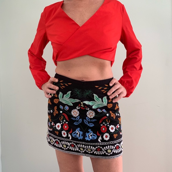 BBWM Woman Multicolored embroidered black skirt - Picture 3 of 5